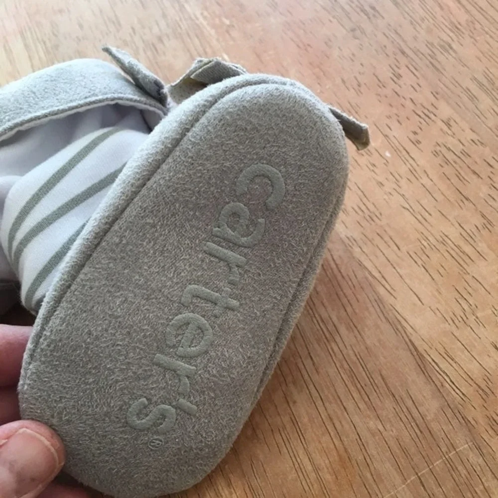 Carter's Ballet Flat Crib Shoes Baby Girl Size 1 Gray  New Bow Sock Detail